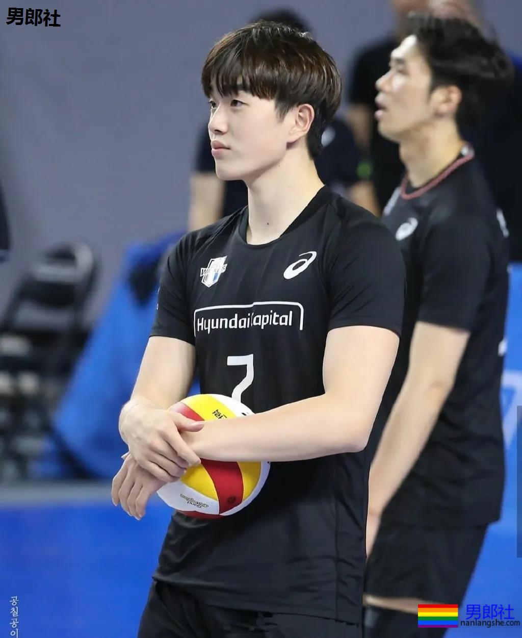 发育不错的00后体育生小狼狗，谁是你未来老公？ - 51虹马