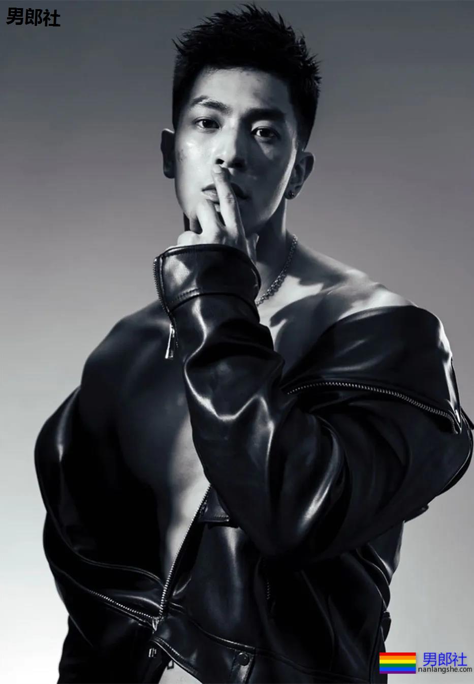 高帅大鼻子健身私教写真被扒，腹肌小狼狗实力超级强劲! - 51虹马