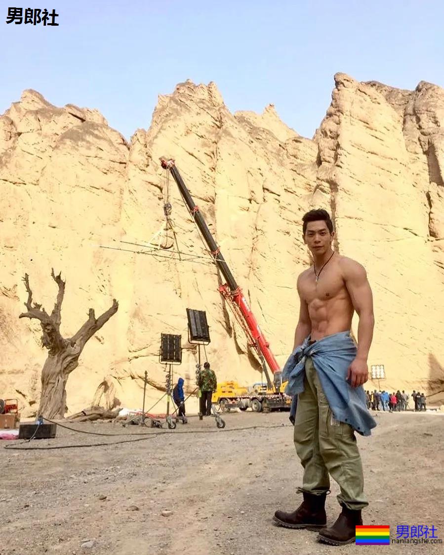 高帅大鼻子健身私教写真被扒，腹肌小狼狗实力超级强劲! - 51虹马