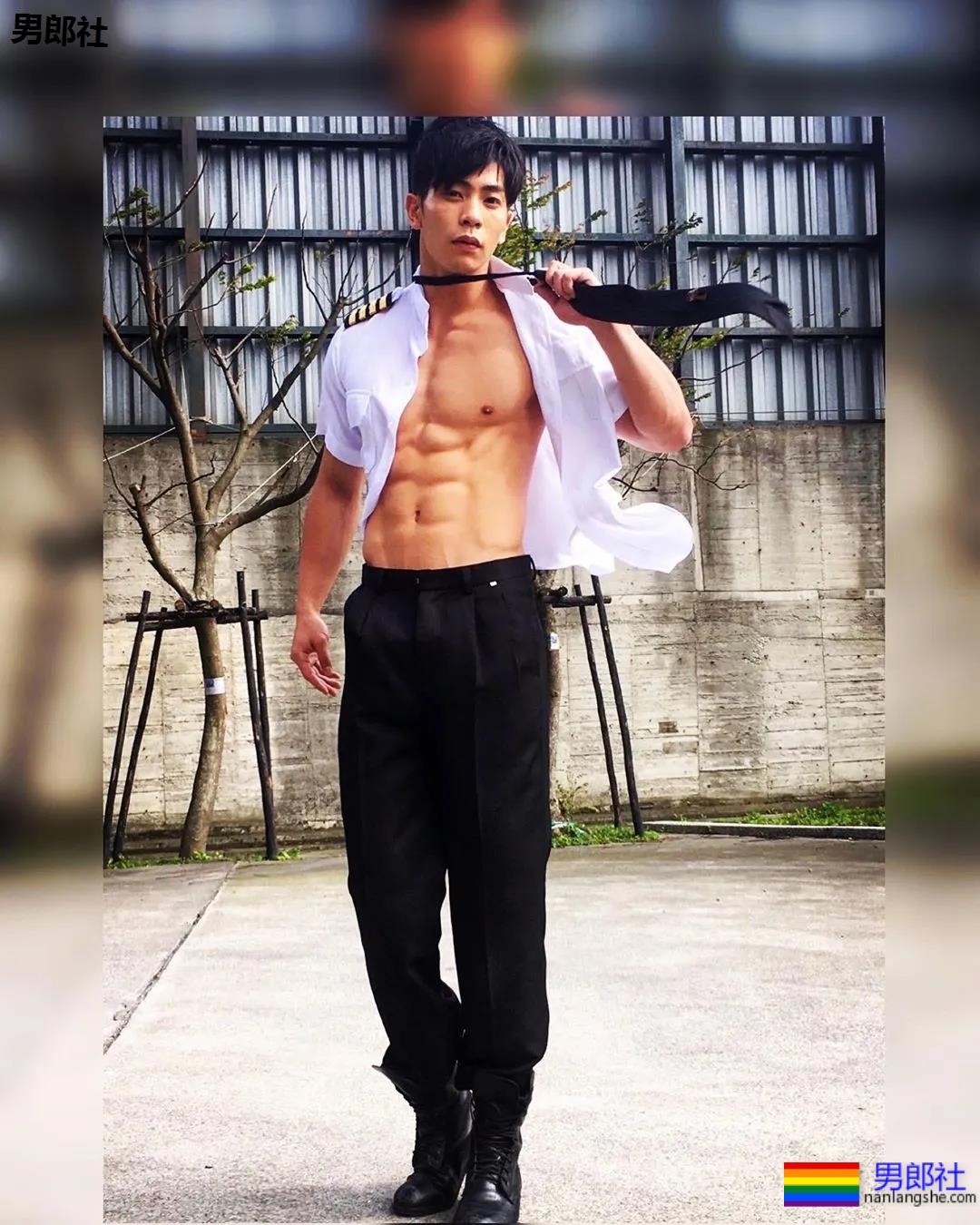 高帅大鼻子健身私教写真被扒，腹肌小狼狗实力超级强劲! - 51虹马