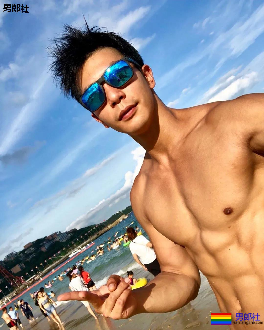 高帅大鼻子健身私教写真被扒，腹肌小狼狗实力超级强劲! - 51虹马