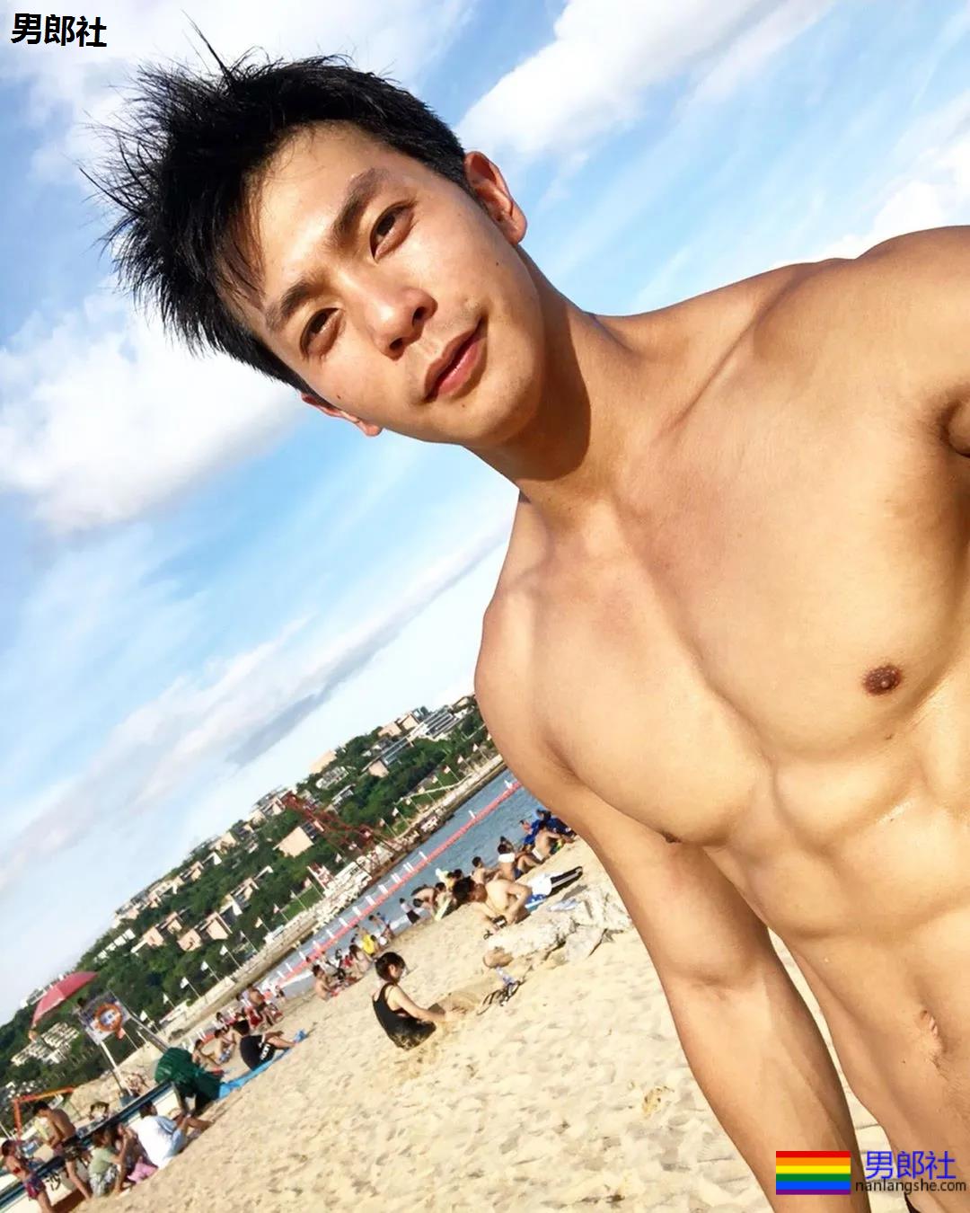 高帅大鼻子健身私教写真被扒，腹肌小狼狗实力超级强劲! - 51虹马