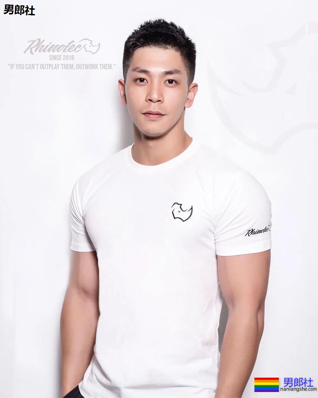 高帅大鼻子健身私教写真被扒，腹肌小狼狗实力超级强劲! - 51虹马