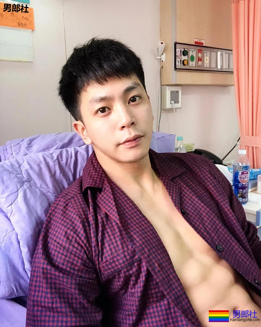 高帅大鼻子健身私教写真被扒，腹肌小狼狗实力超级强劲! - 51虹马