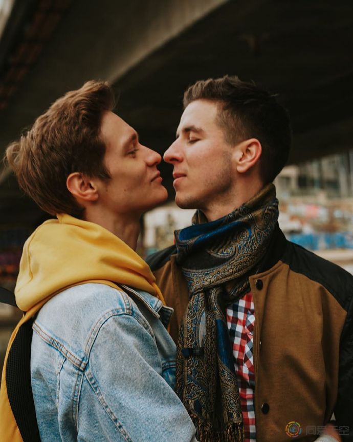 乌克兰小哥分享他和男友的一连串“初体验” - 51虹马