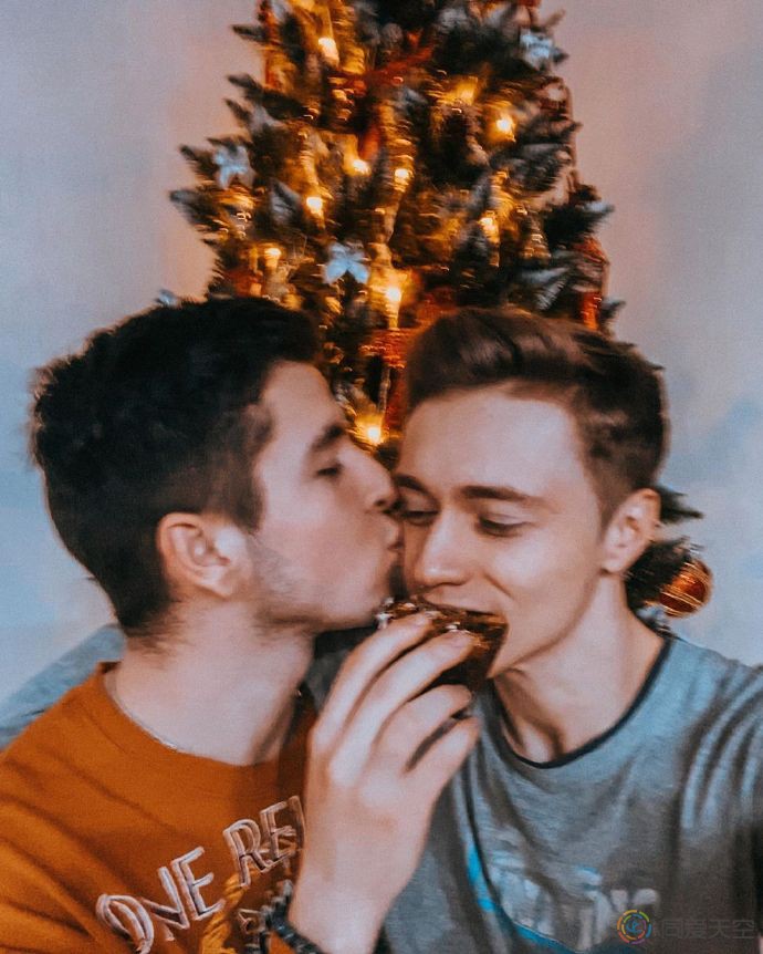 乌克兰小哥分享他和男友的一连串“初体验” - 51虹马