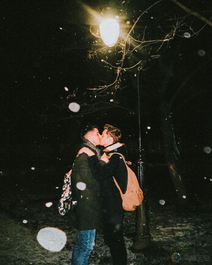 乌克兰小哥分享他和男友的一连串“初体验” - 51虹马