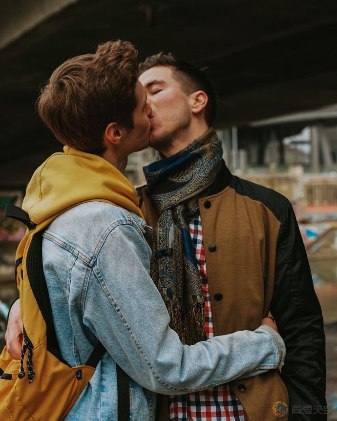 乌克兰小哥分享他和男友的一连串“初体验” - 51虹马