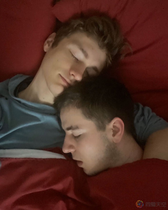 乌克兰小哥分享他和男友的一连串“初体验” - 51虹马