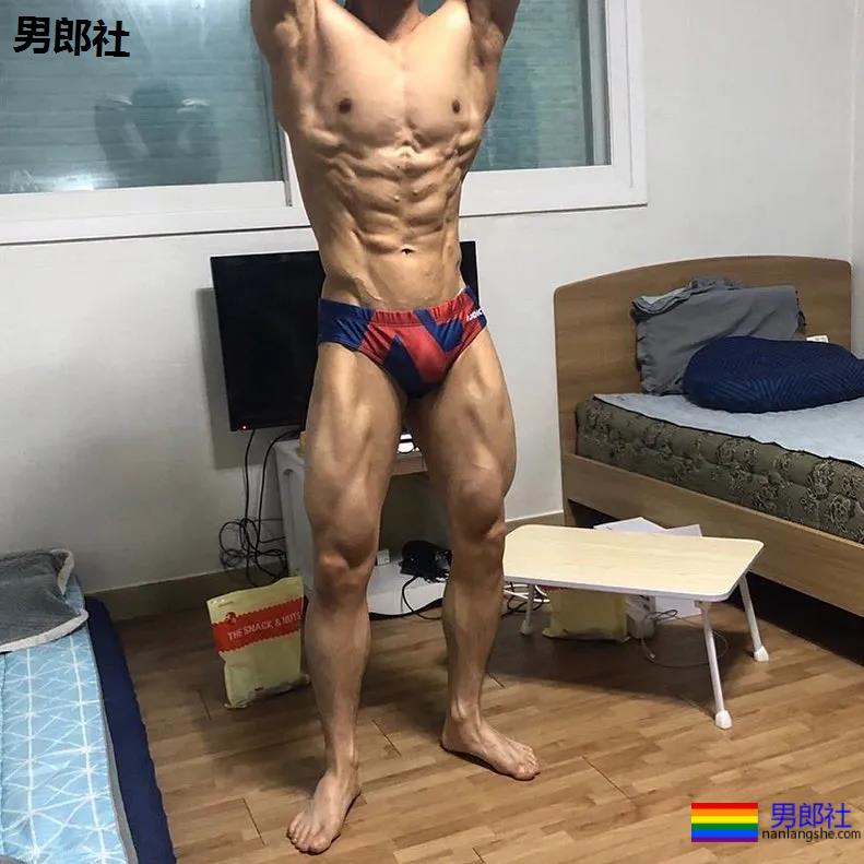 韩国健美小狼狗在舞台上释放荷尔蒙 - 51虹马