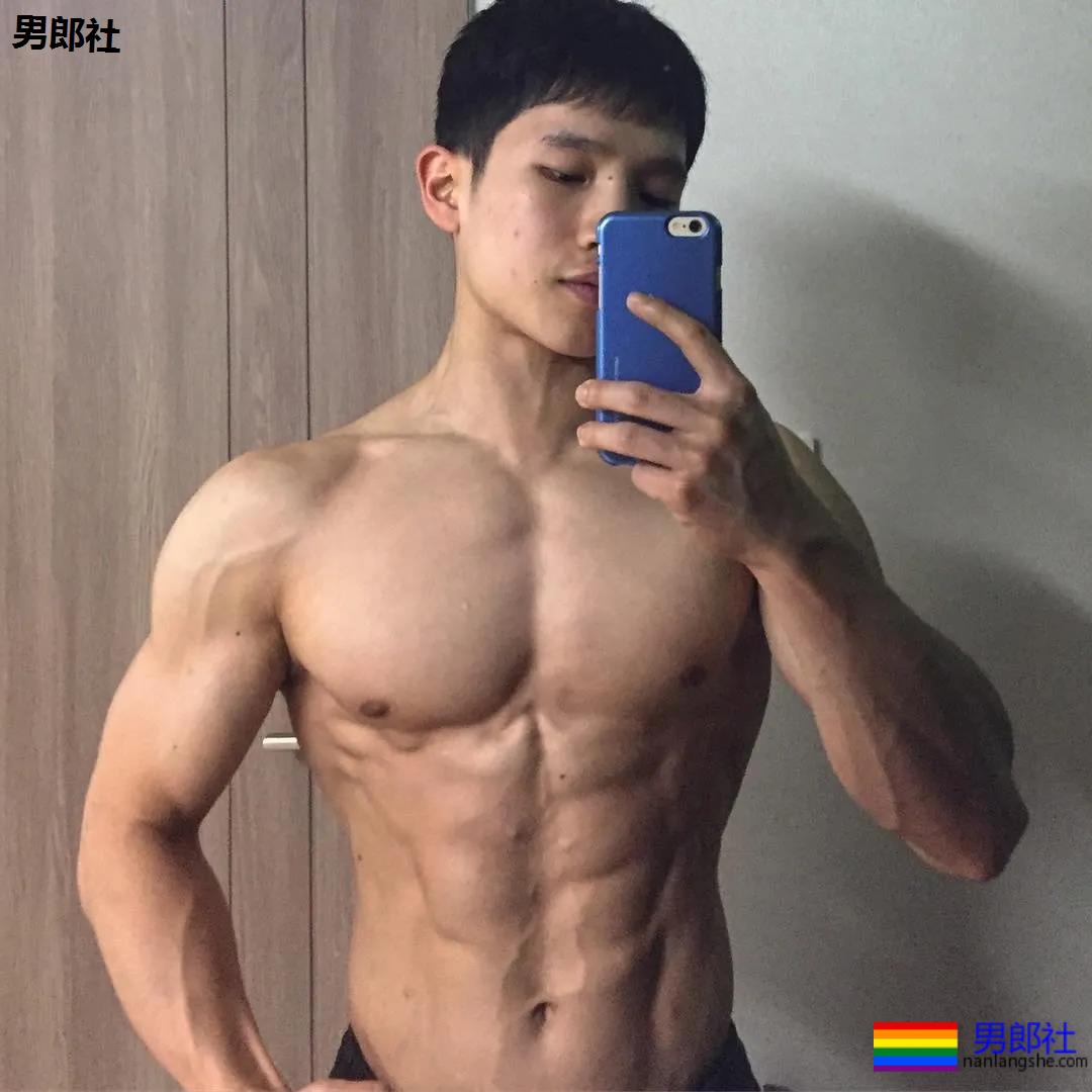 韩国健美小狼狗在舞台上释放荷尔蒙 - 51虹马