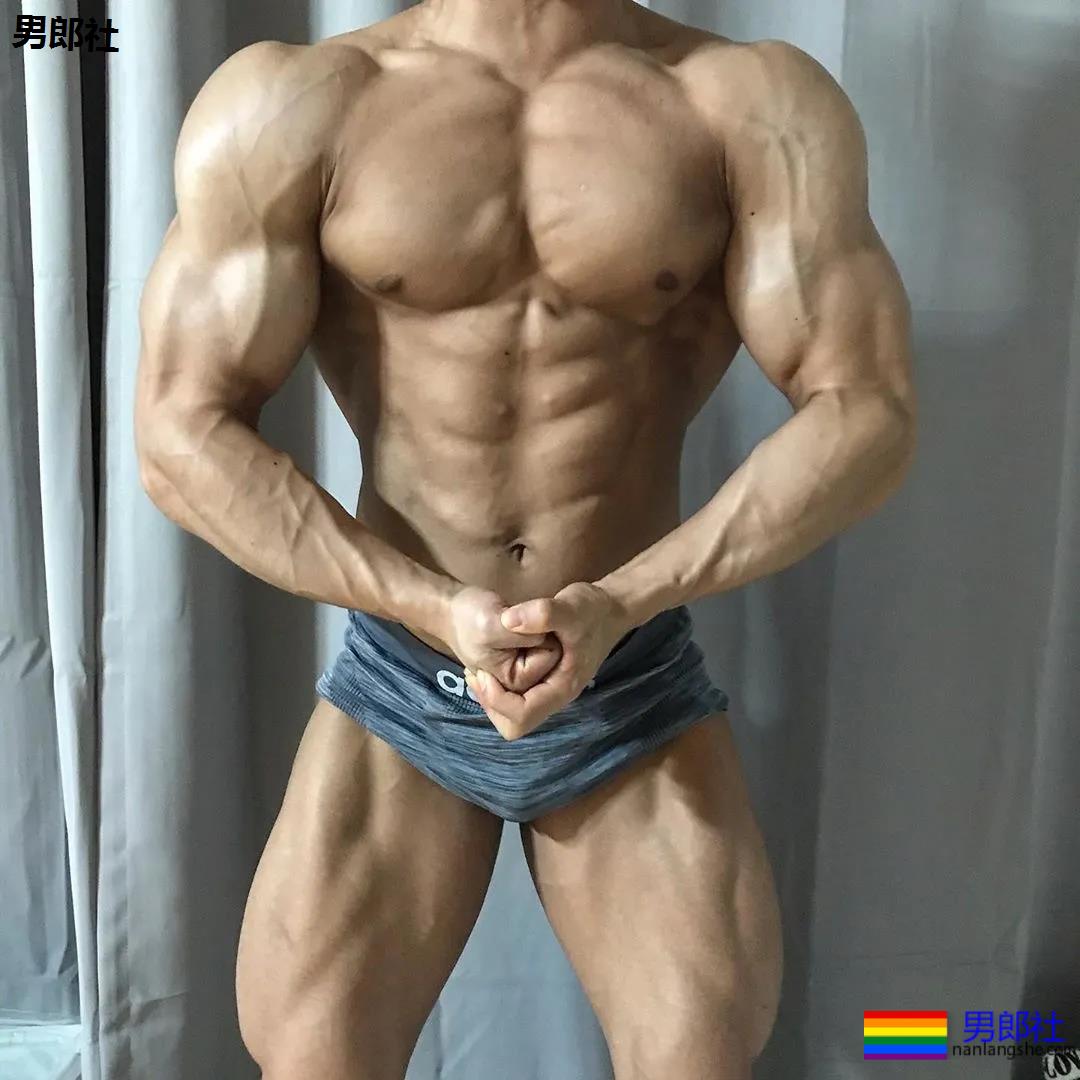 韩国健美小狼狗在舞台上释放荷尔蒙 - 51虹马