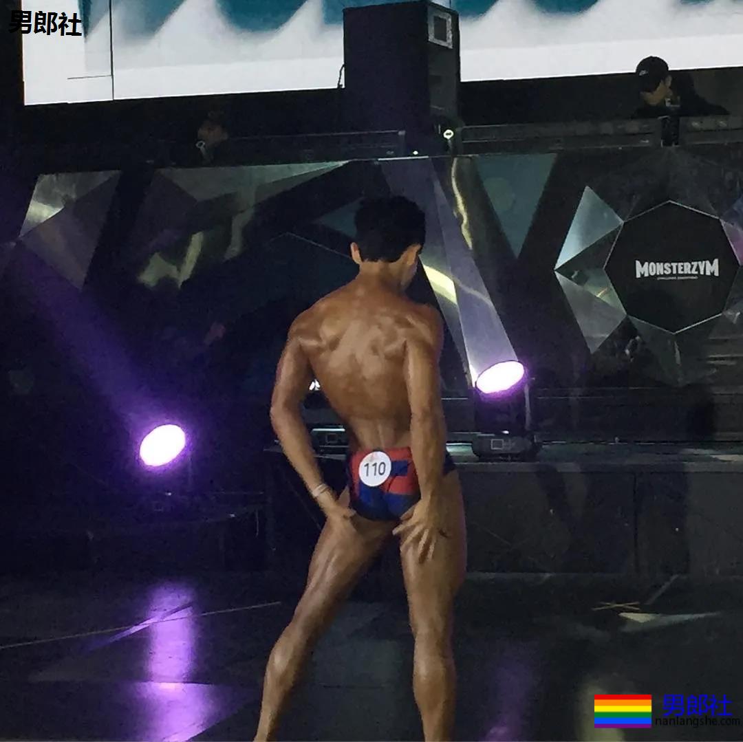 韩国健美小狼狗在舞台上释放荷尔蒙 - 51虹马