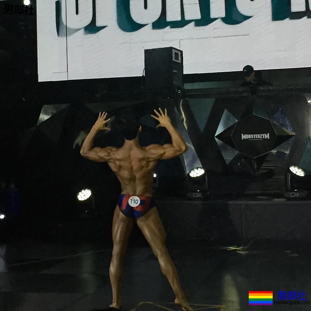 韩国健美小狼狗在舞台上释放荷尔蒙 - 51虹马