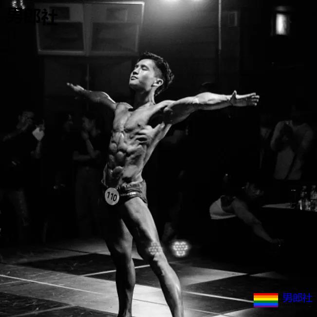 韩国健美小狼狗在舞台上释放荷尔蒙 - 51虹马