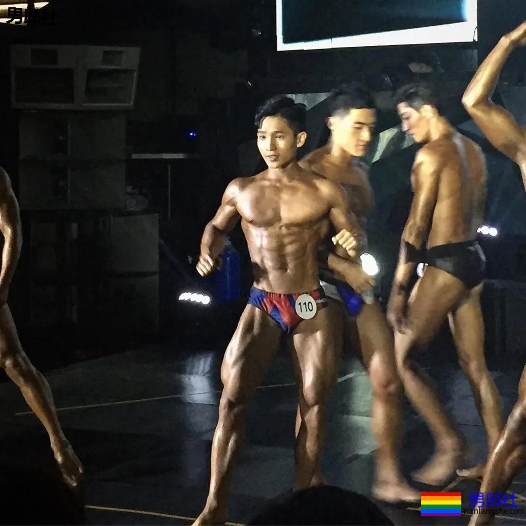 韩国健美小狼狗在舞台上释放荷尔蒙 - 51虹马