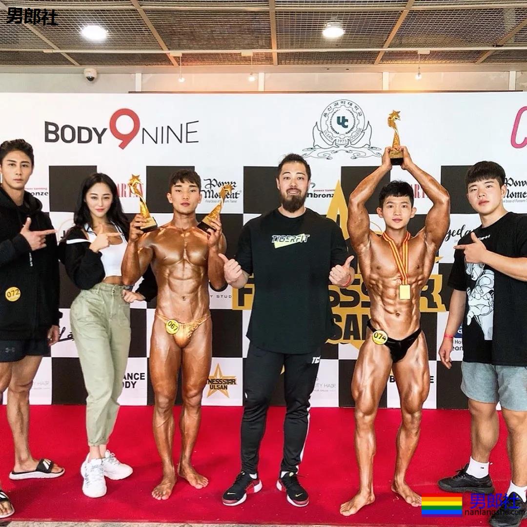 韩国健美小狼狗在舞台上释放荷尔蒙 - 51虹马