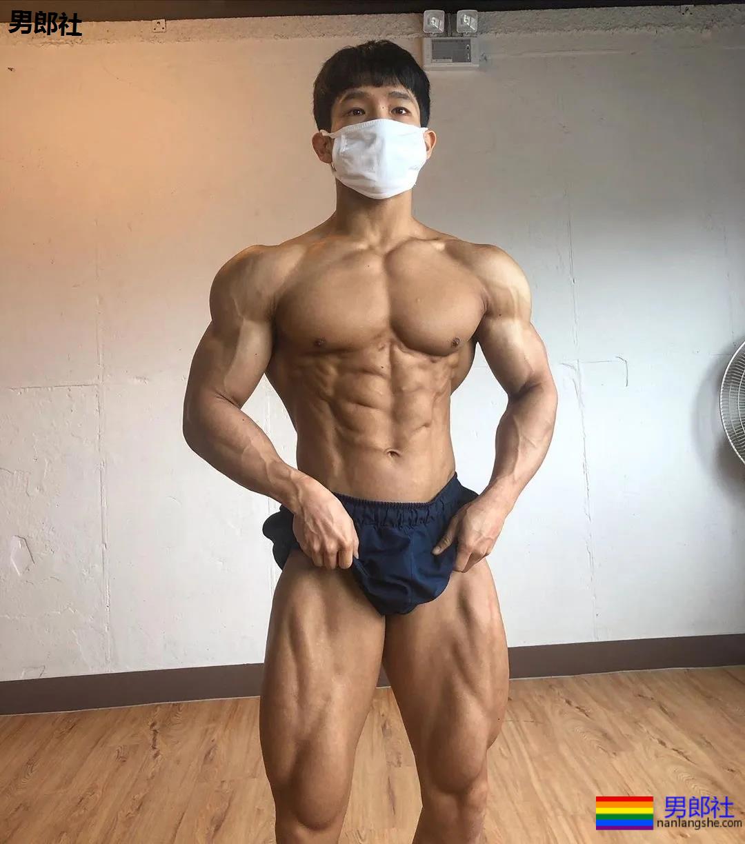 韩国健美小狼狗在舞台上释放荷尔蒙 - 51虹马