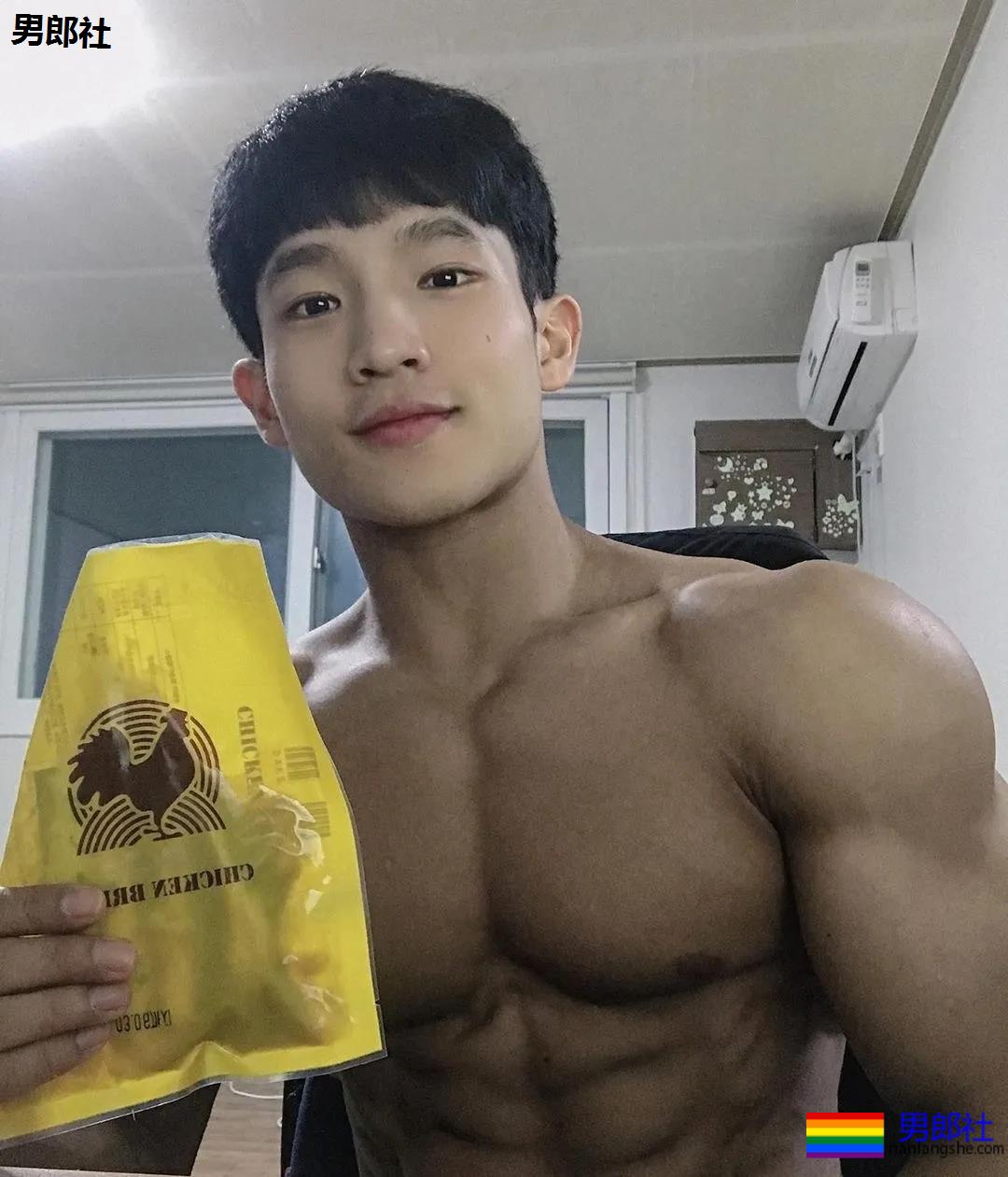 韩国健美小狼狗在舞台上释放荷尔蒙 - 51虹马