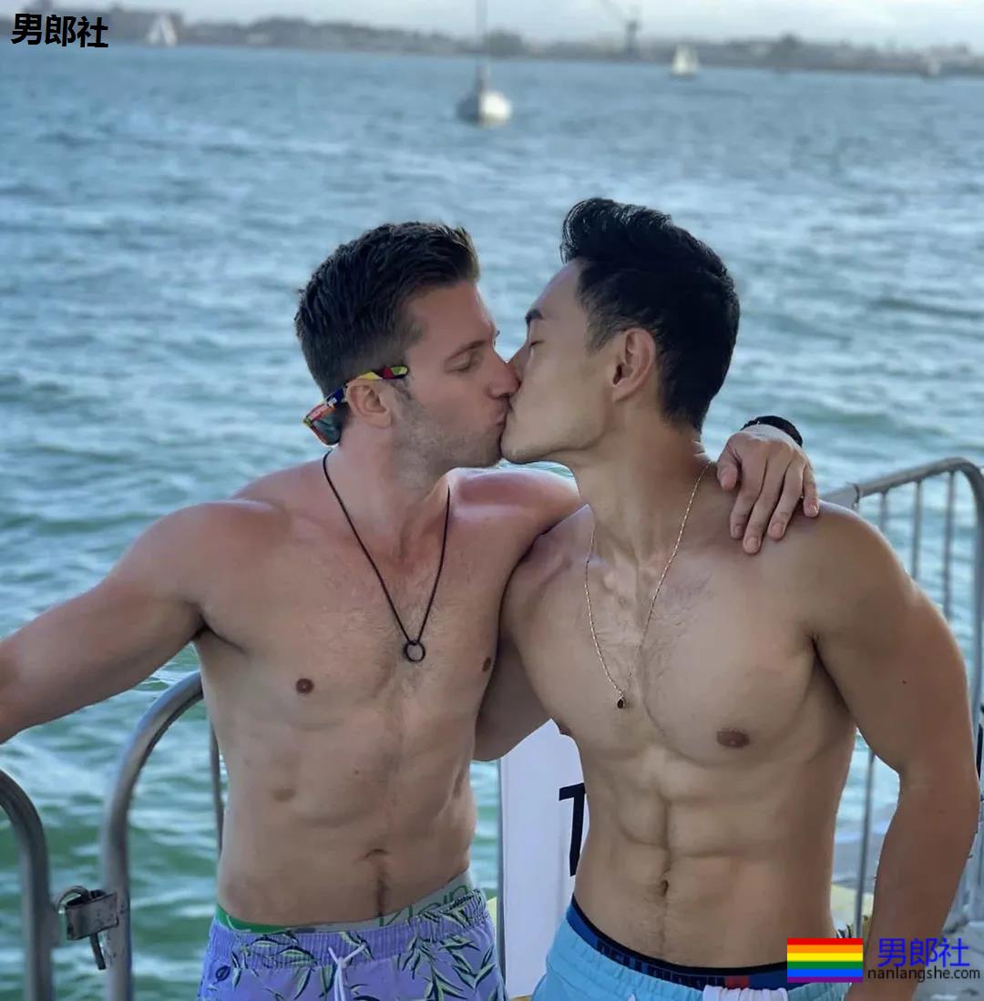 网红健身教练找了个美国肌肉男友，这下“幸福”了 - 51虹马