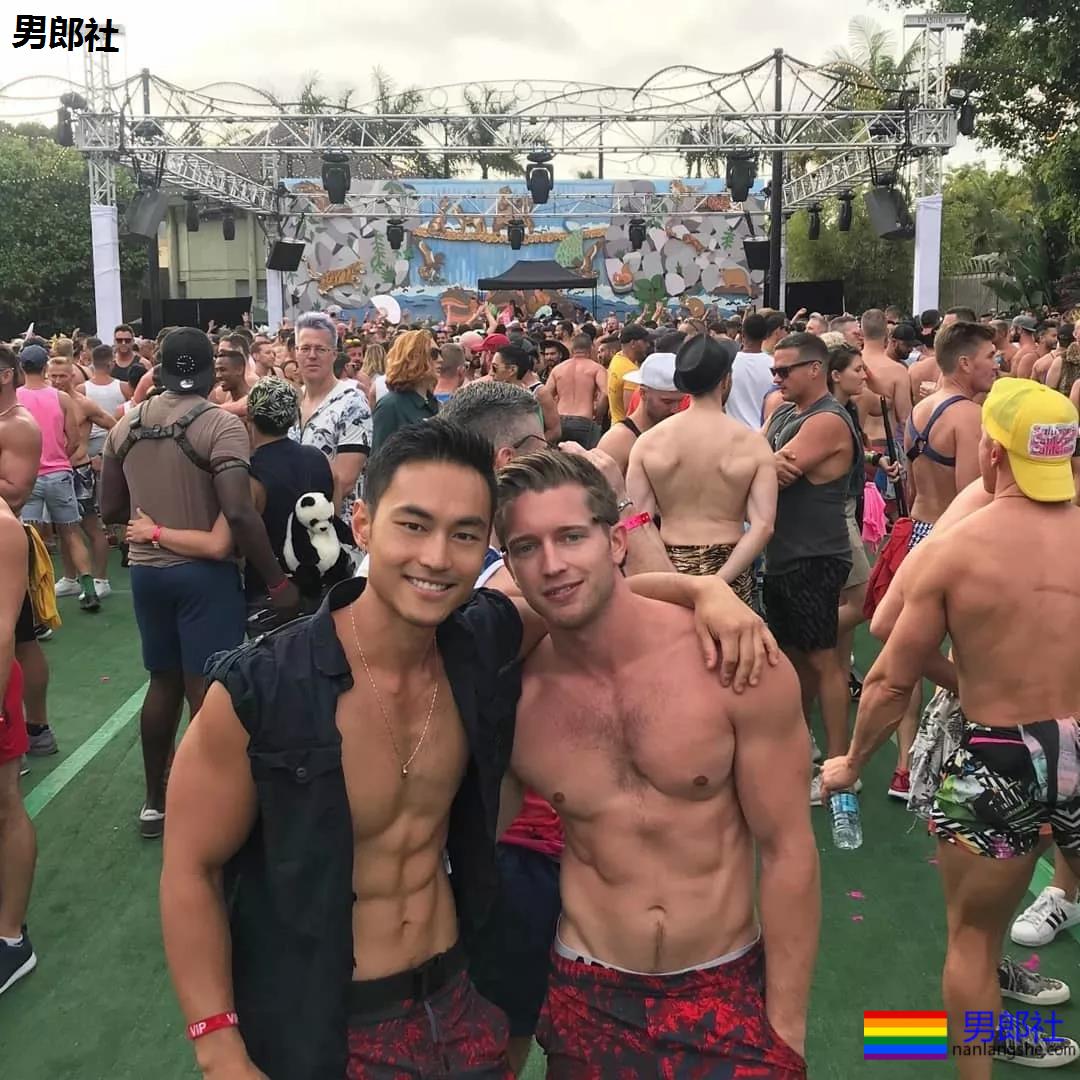 网红健身教练找了个美国肌肉男友，这下“幸福”了 - 51虹马