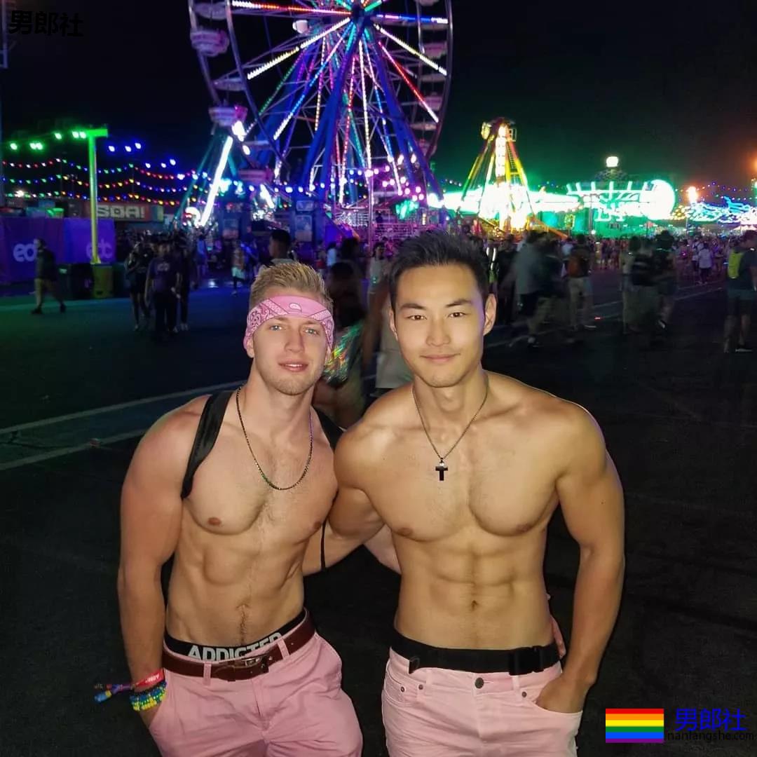 网红健身教练找了个美国肌肉男友，这下“幸福”了 - 51虹马