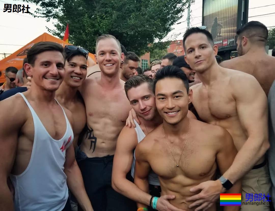 网红健身教练找了个美国肌肉男友，这下“幸福”了 - 51虹马