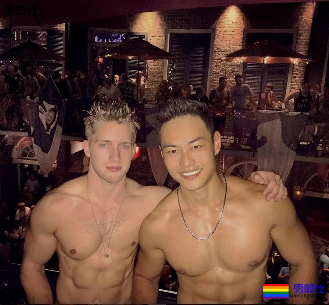 网红健身教练找了个美国肌肉男友，这下“幸福”了 - 51虹马