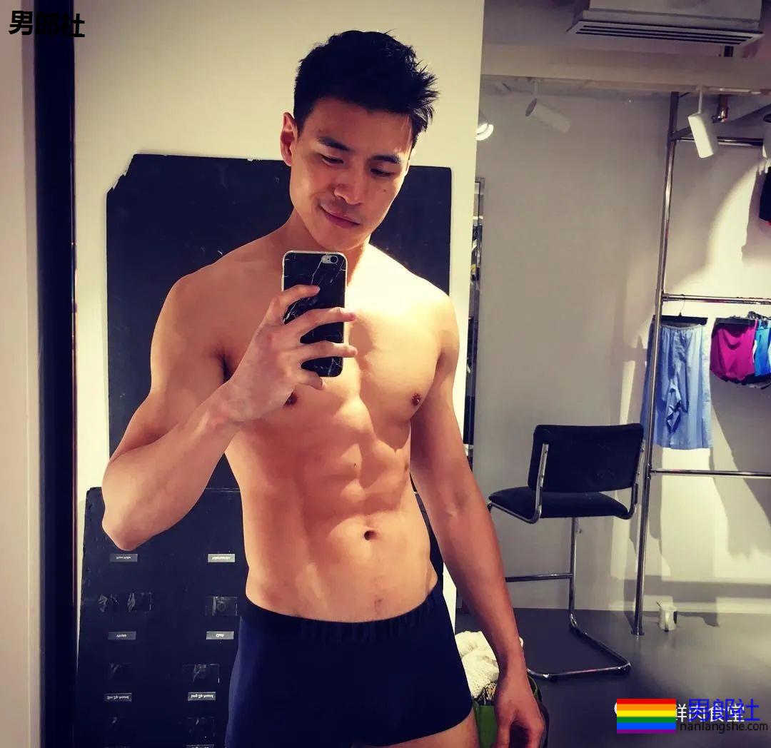 肌肉男扛不住诱惑下海，如今翻身当老板！ - 51虹马