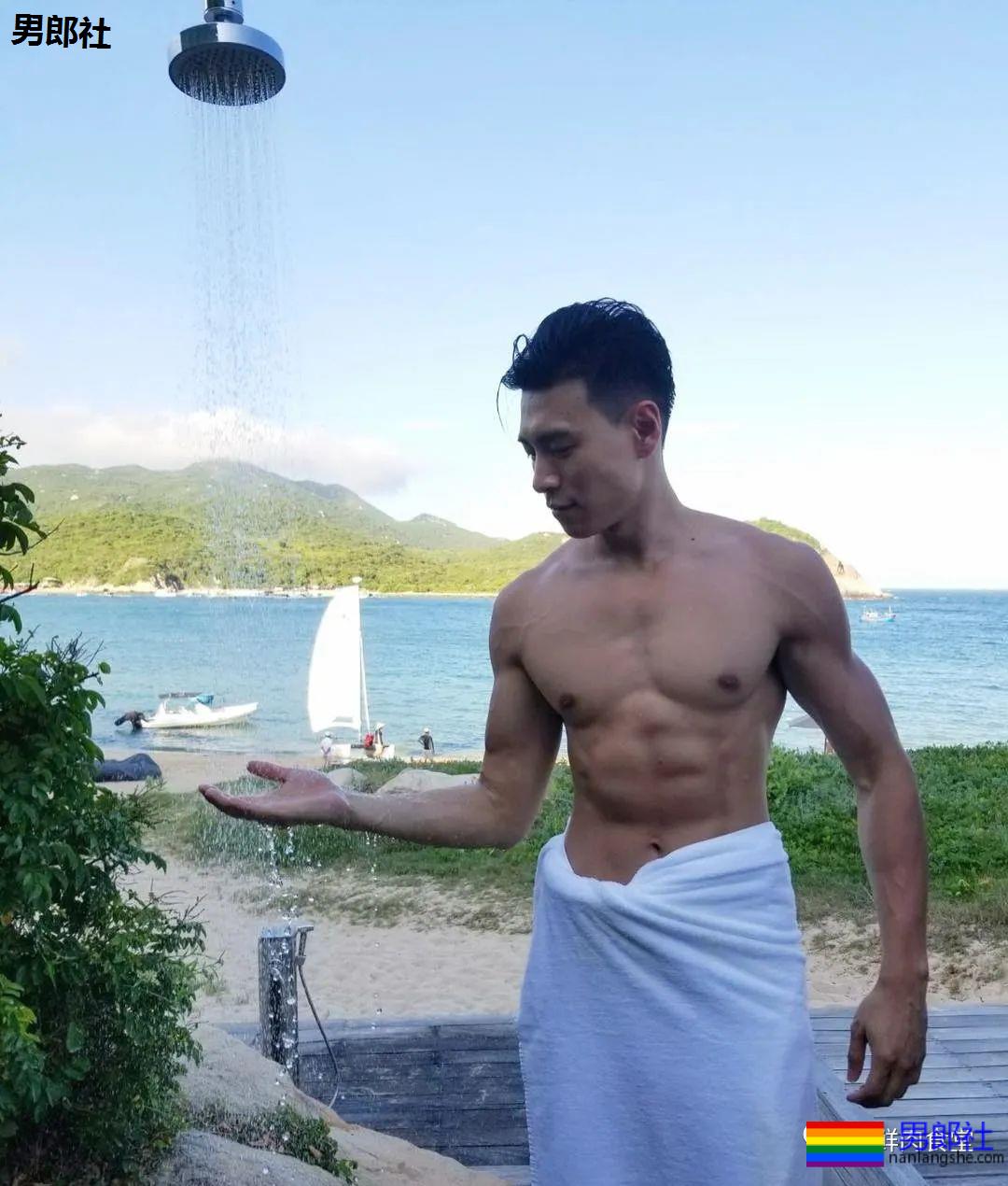 肌肉男扛不住诱惑下海，如今翻身当老板！ - 51虹马