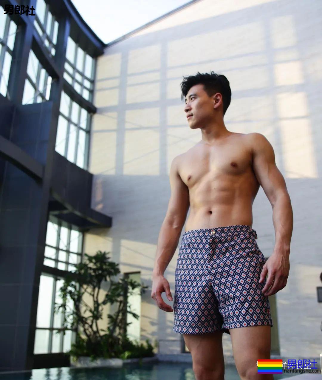 肌肉男扛不住诱惑下海，如今翻身当老板！ - 51虹马