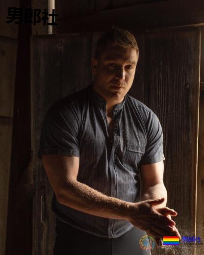 壮熊摔角手成为瑞士首位出柜的男同志运动员 - 51虹马