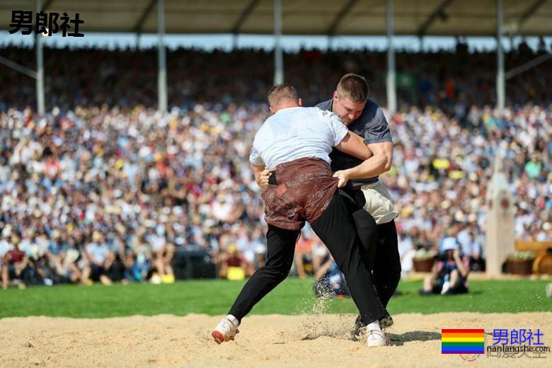 壮熊摔角手成为瑞士首位出柜的男同志运动员 - 51虹马