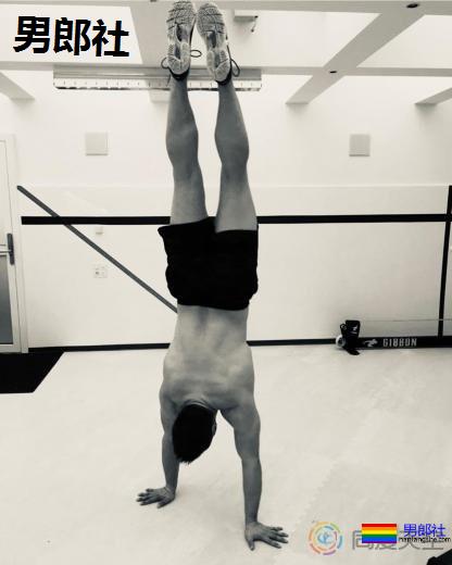 壮熊摔角手成为瑞士首位出柜的男同志运动员 - 51虹马