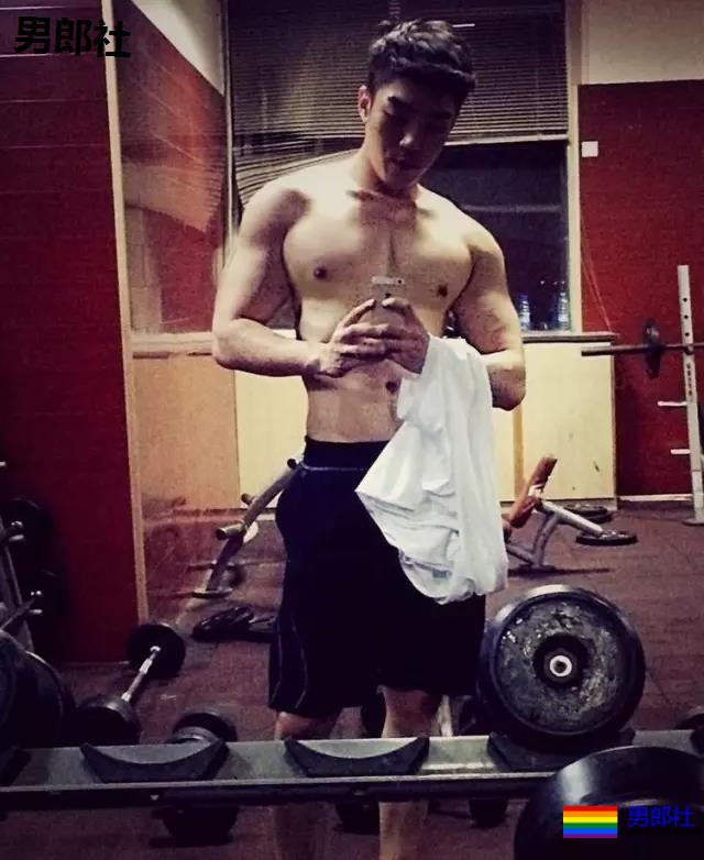 空少！肌肉！185！竟然是个奴！ - 51虹马