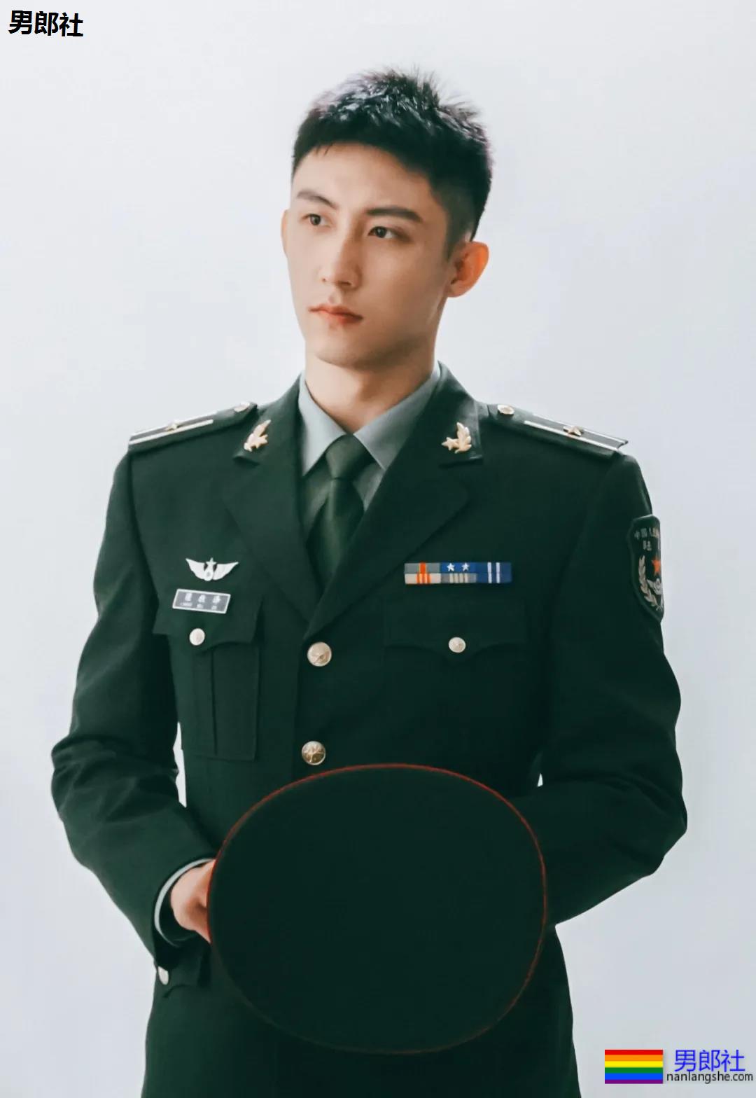 盯档喵老公黄景瑜上演制服杀！海陆空硬气军装照刷屏，好A!-51虹马