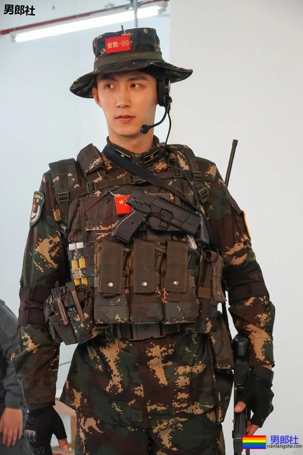 盯档喵老公黄景瑜上演制服杀!海陆空硬气军装照刷屏,好A! - 51虹马 盯档喵老公黄景瑜上演制服杀!海陆空硬气军装照刷屏,好A! - 51虹马