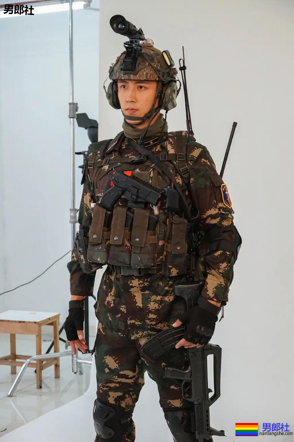 盯档喵老公黄景瑜上演制服杀!海陆空硬气军装照刷屏,好A! - 51虹马 盯档喵老公黄景瑜上演制服杀!海陆空硬气军装照刷屏,好A! - 51虹马