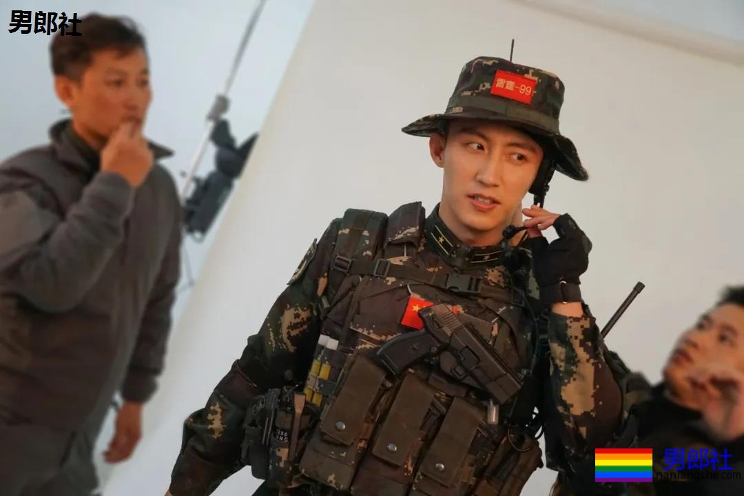 盯档喵老公黄景瑜上演制服杀!海陆空硬气军装照刷屏,好A! - 51虹马 盯档喵老公黄景瑜上演制服杀!海陆空硬气军装照刷屏,好A! - 51虹马