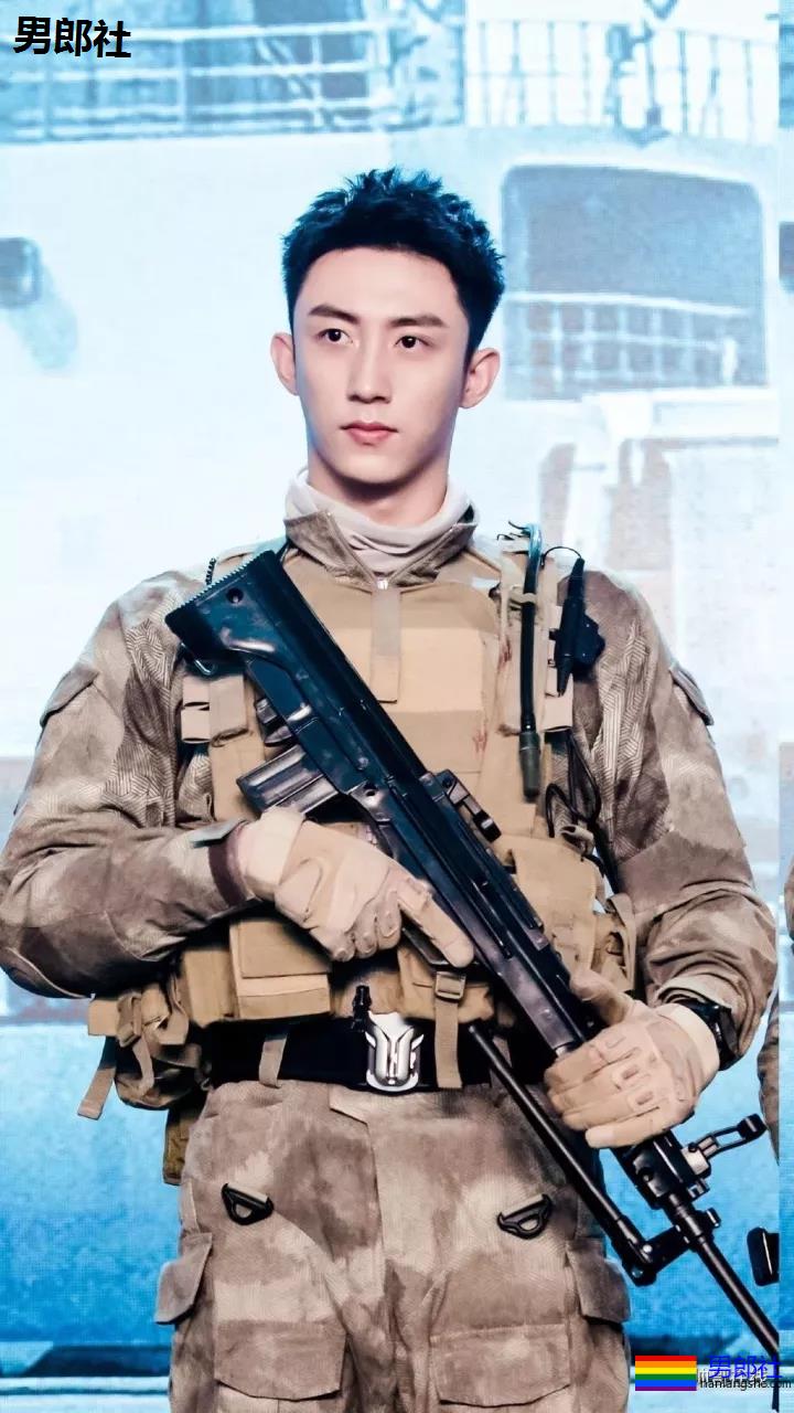 盯档喵老公黄景瑜上演制服杀!海陆空硬气军装照刷屏,好A! - 51虹马 盯档喵老公黄景瑜上演制服杀!海陆空硬气军装照刷屏,好A! - 51虹马