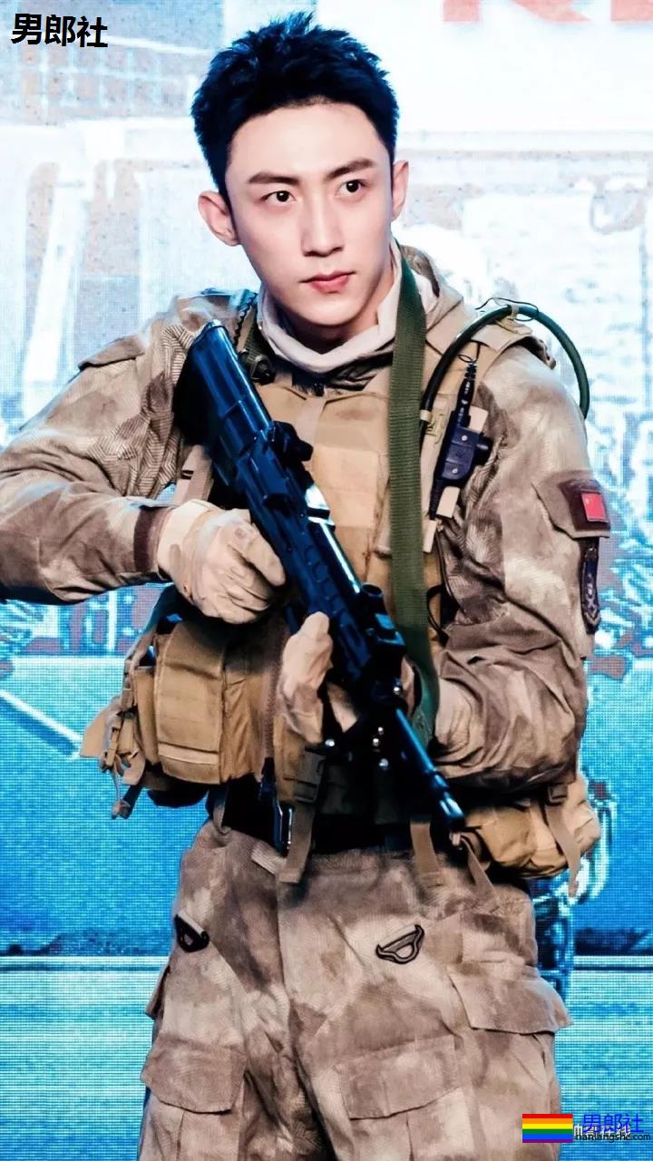 盯档喵老公黄景瑜上演制服杀!海陆空硬气军装照刷屏,好A! - 51虹马 盯档喵老公黄景瑜上演制服杀!海陆空硬气军装照刷屏,好A! - 51虹马