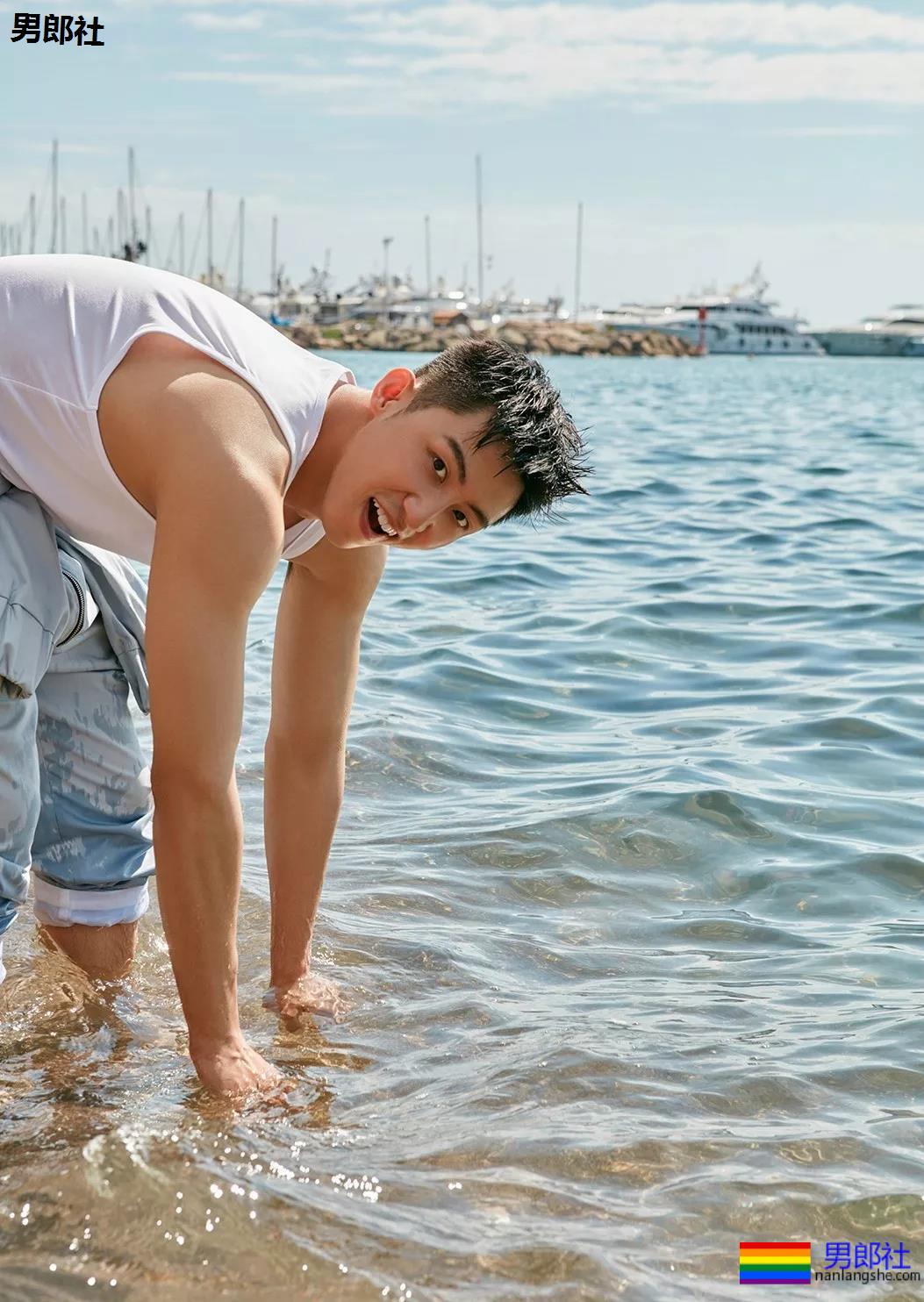 盯档喵老公黄景瑜上演制服杀!海陆空硬气军装照刷屏,好A! - 51虹马 盯档喵老公黄景瑜上演制服杀!海陆空硬气军装照刷屏,好A! - 51虹马