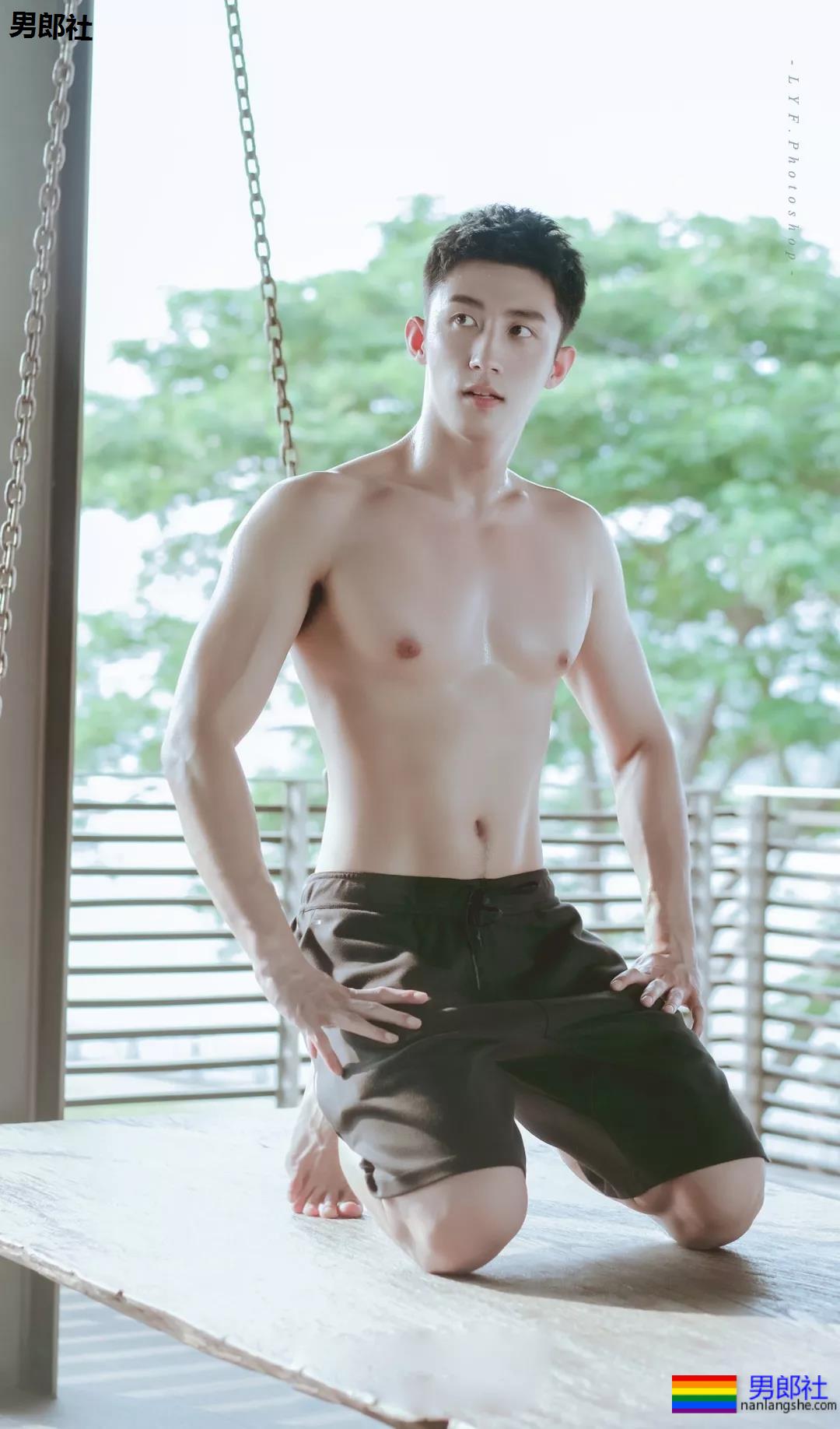 盯档喵老公黄景瑜上演制服杀!海陆空硬气军装照刷屏,好A! - 51虹马 盯档喵老公黄景瑜上演制服杀!海陆空硬气军装照刷屏,好A! - 51虹马