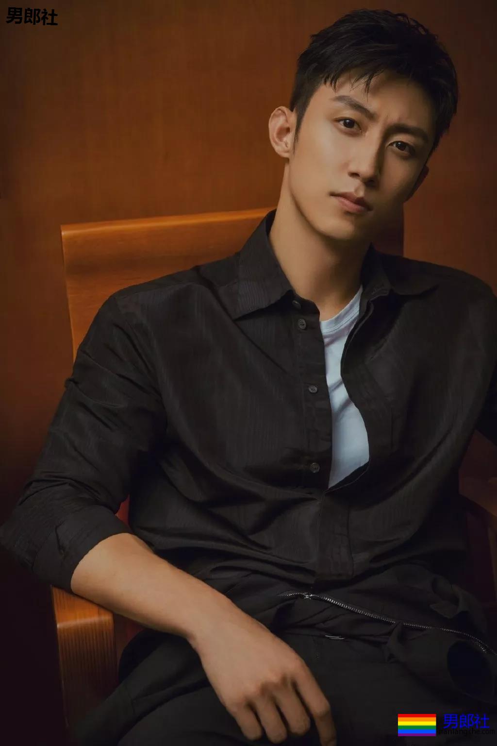 盯档喵老公黄景瑜上演制服杀!海陆空硬气军装照刷屏,好A! - 51虹马 盯档喵老公黄景瑜上演制服杀!海陆空硬气军装照刷屏,好A! - 51虹马