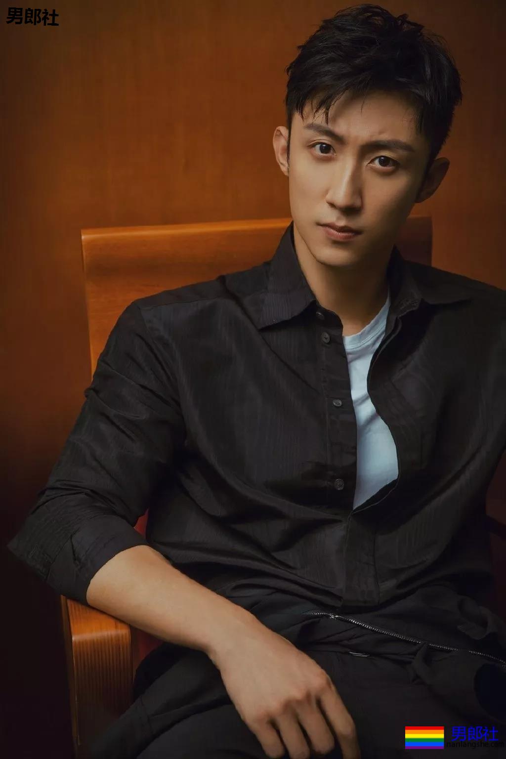 盯档喵老公黄景瑜上演制服杀!海陆空硬气军装照刷屏,好A! - 51虹马 盯档喵老公黄景瑜上演制服杀!海陆空硬气军装照刷屏,好A! - 51虹马