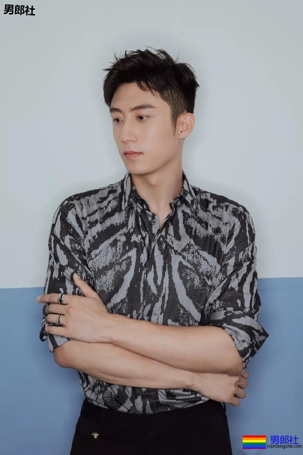 盯档喵老公黄景瑜上演制服杀!海陆空硬气军装照刷屏,好A! - 51虹马 盯档喵老公黄景瑜上演制服杀!海陆空硬气军装照刷屏,好A! - 51虹马