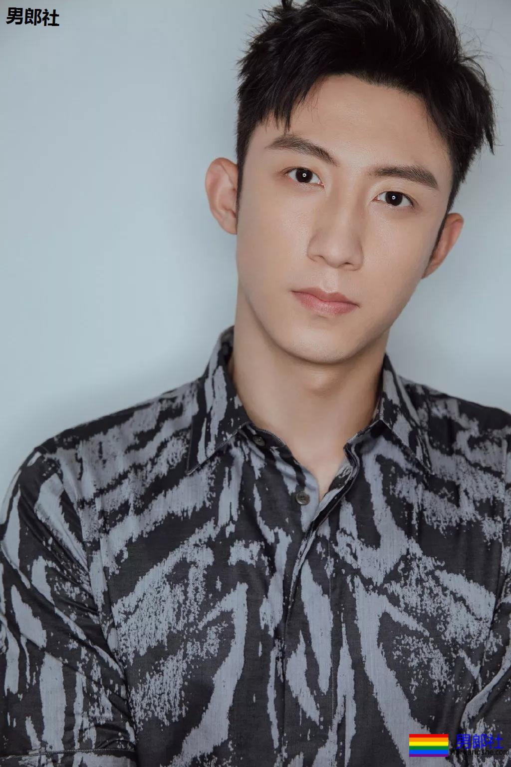 盯档喵老公黄景瑜上演制服杀!海陆空硬气军装照刷屏,好A! - 51虹马 盯档喵老公黄景瑜上演制服杀!海陆空硬气军装照刷屏,好A! - 51虹马