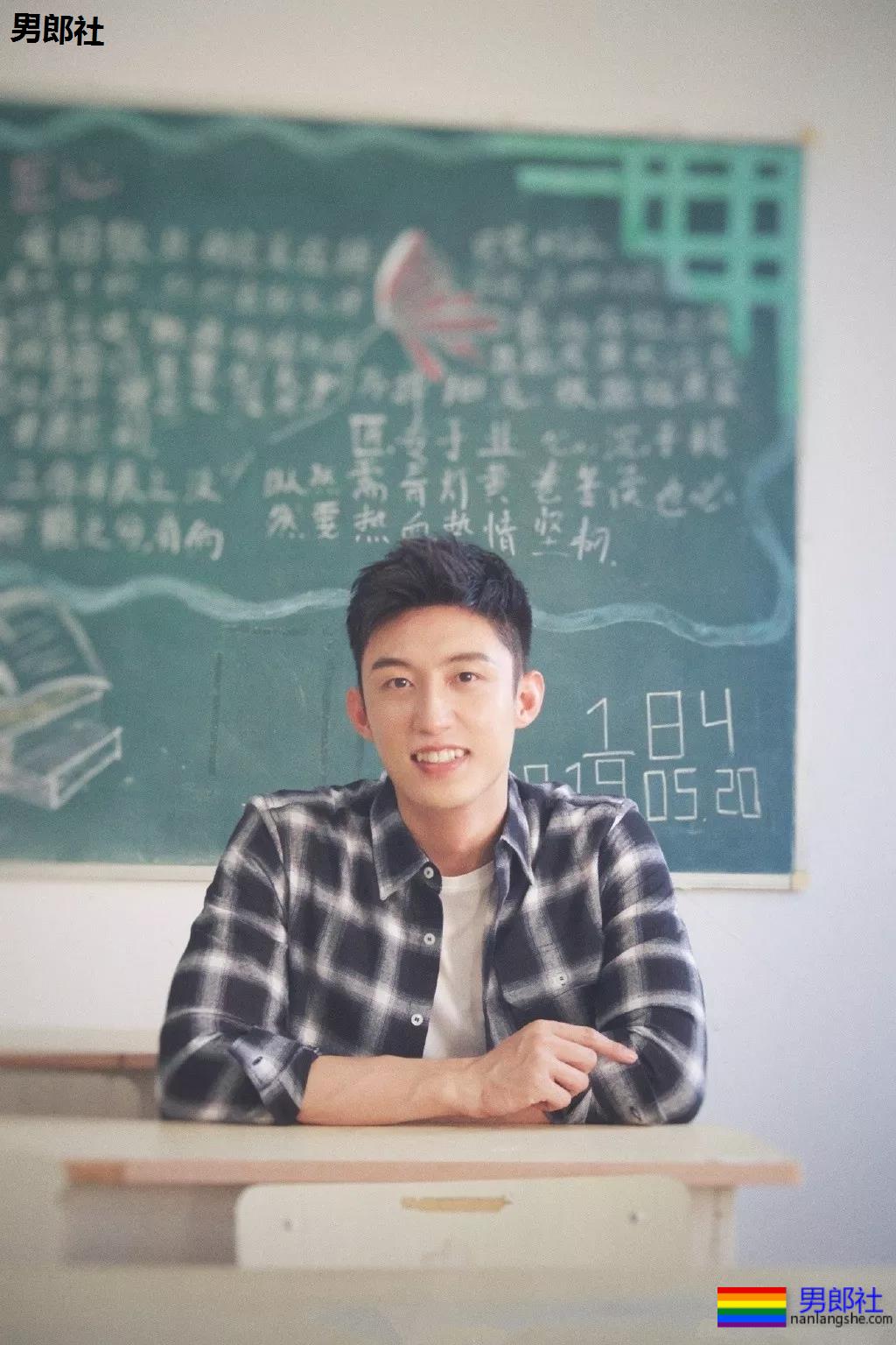 盯档喵老公黄景瑜上演制服杀!海陆空硬气军装照刷屏,好A! - 51虹马 盯档喵老公黄景瑜上演制服杀!海陆空硬气军装照刷屏,好A! - 51虹马