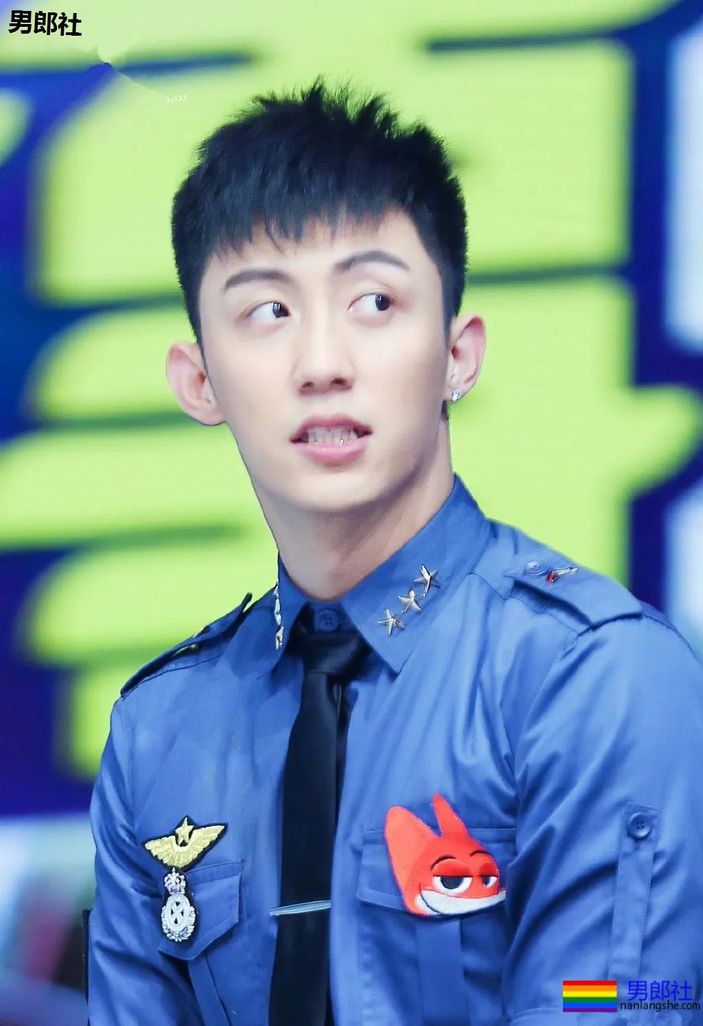 盯档喵老公黄景瑜上演制服杀!海陆空硬气军装照刷屏,好A! - 51虹马 盯档喵老公黄景瑜上演制服杀!海陆空硬气军装照刷屏,好A! - 51虹马