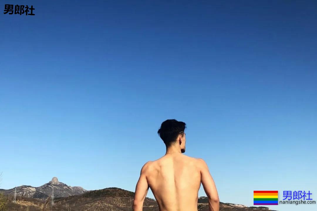 190cm的山东篮球大男孩，腹肌太帅惹人发大水！ - 51虹马